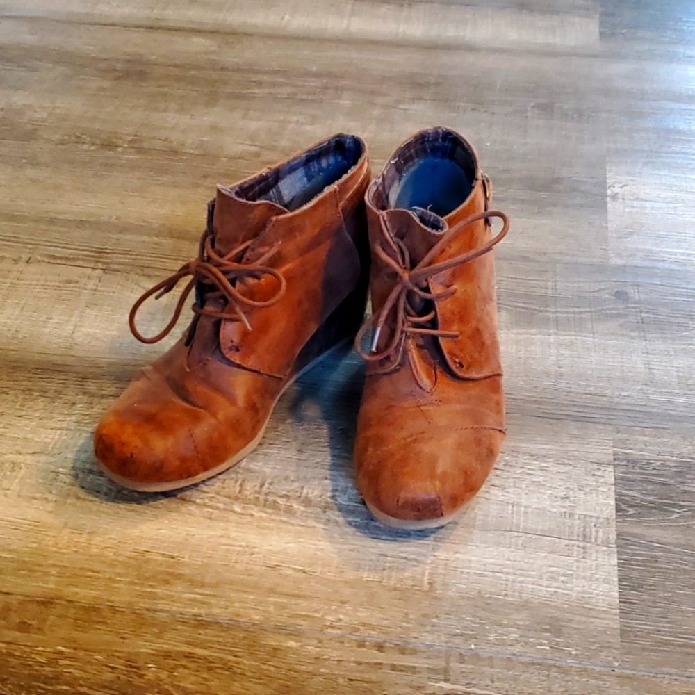 Faux leather heeled booties